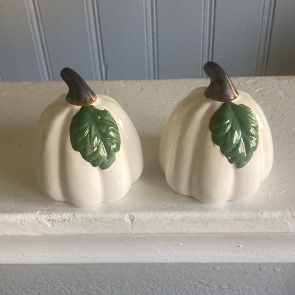 NWT- Set of 2- White Green Leaf Porcelain Glazed Fall Pumpkin Decorations - Picture 3 of 16